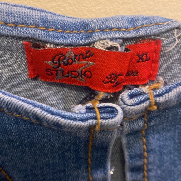 Hook and Eye Closure Denim Crop Top - Medium Wash, Sz. XL - Picture 5 of 6